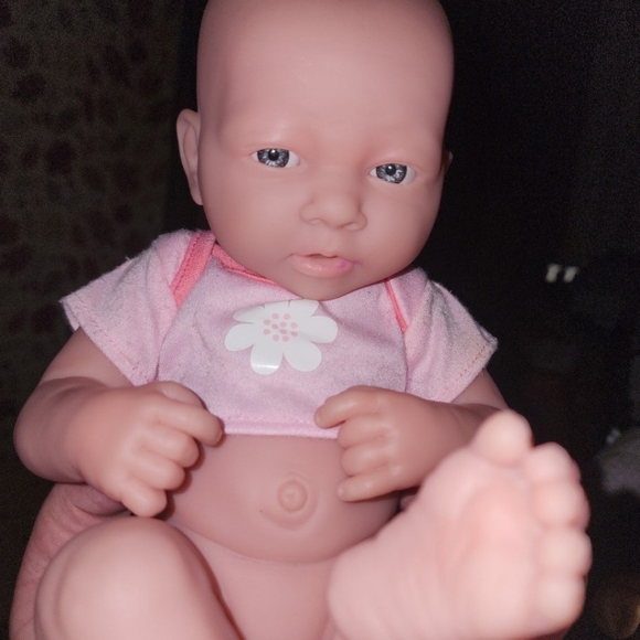 REAL LOOKING BABY DOLL - Picture 1 of 2